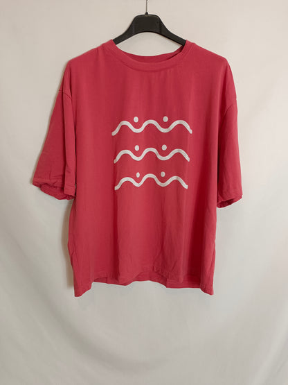 SIXXTA. Camiseta rosa dibujo Tu(m)