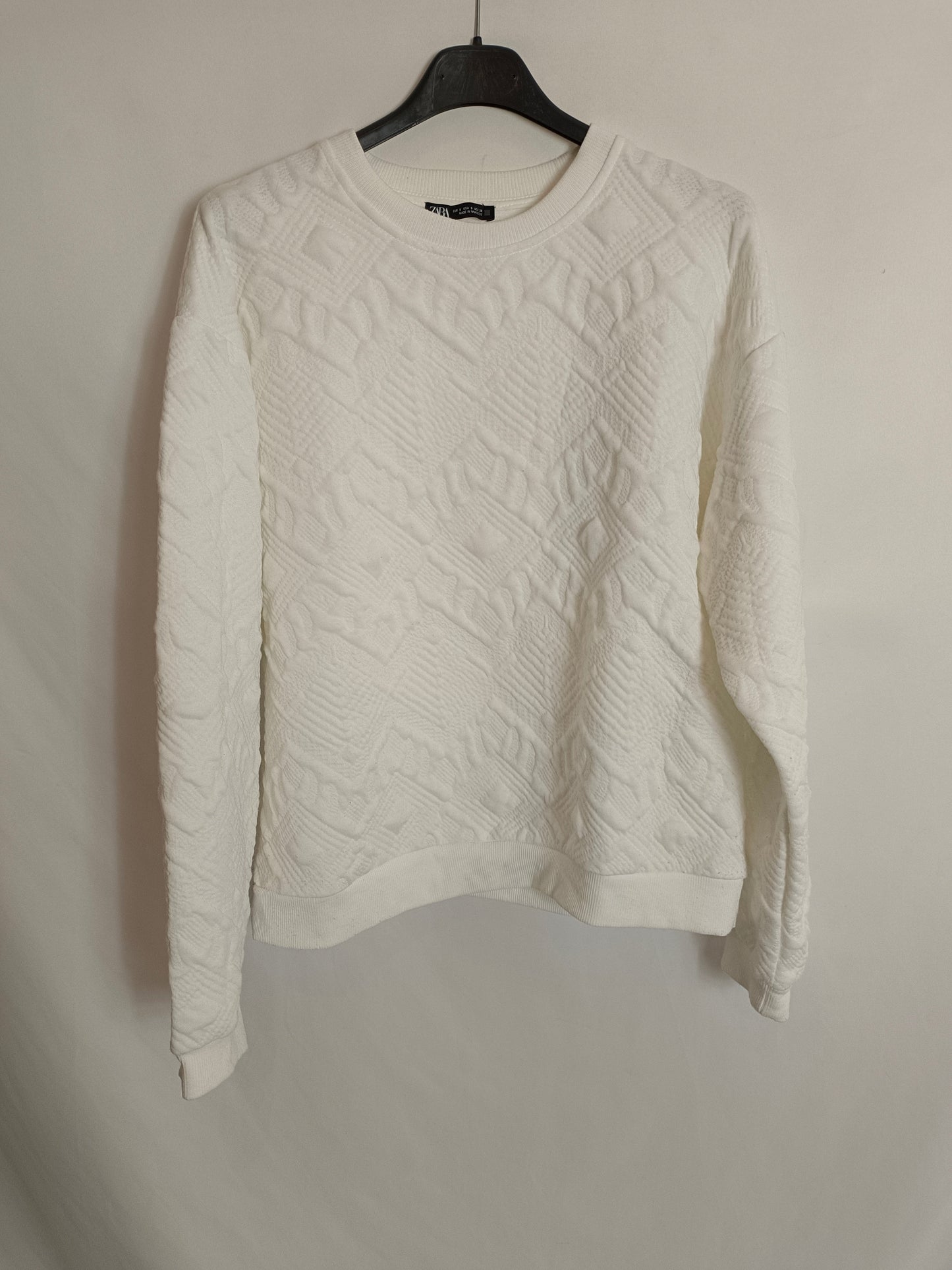 ZARA. Sudadera blanca textura T.s
