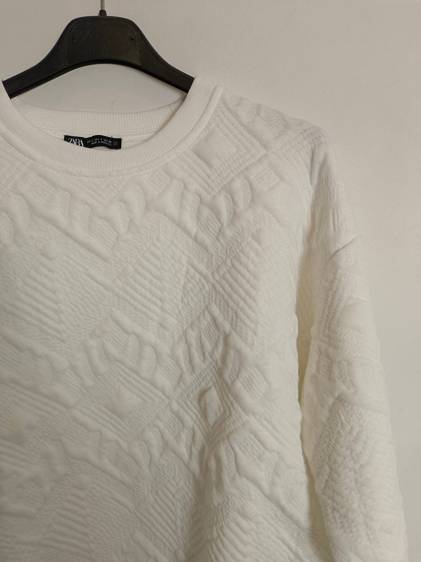 ZARA. Sudadera blanca textura T.s
