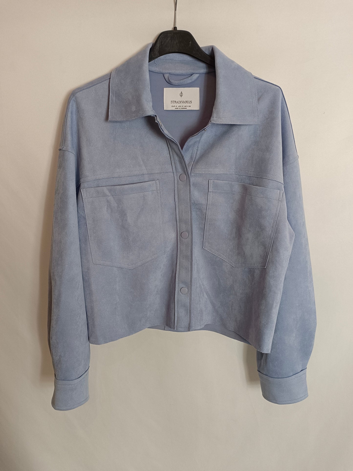 STRADIVARIUS. Chaqueta cortita azul T.s