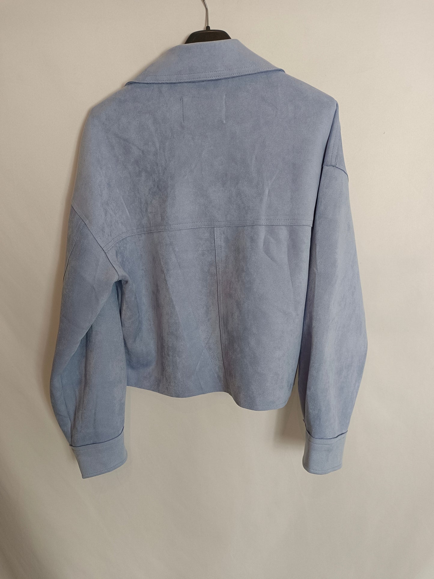 STRADIVARIUS. Chaqueta cortita azul T.s