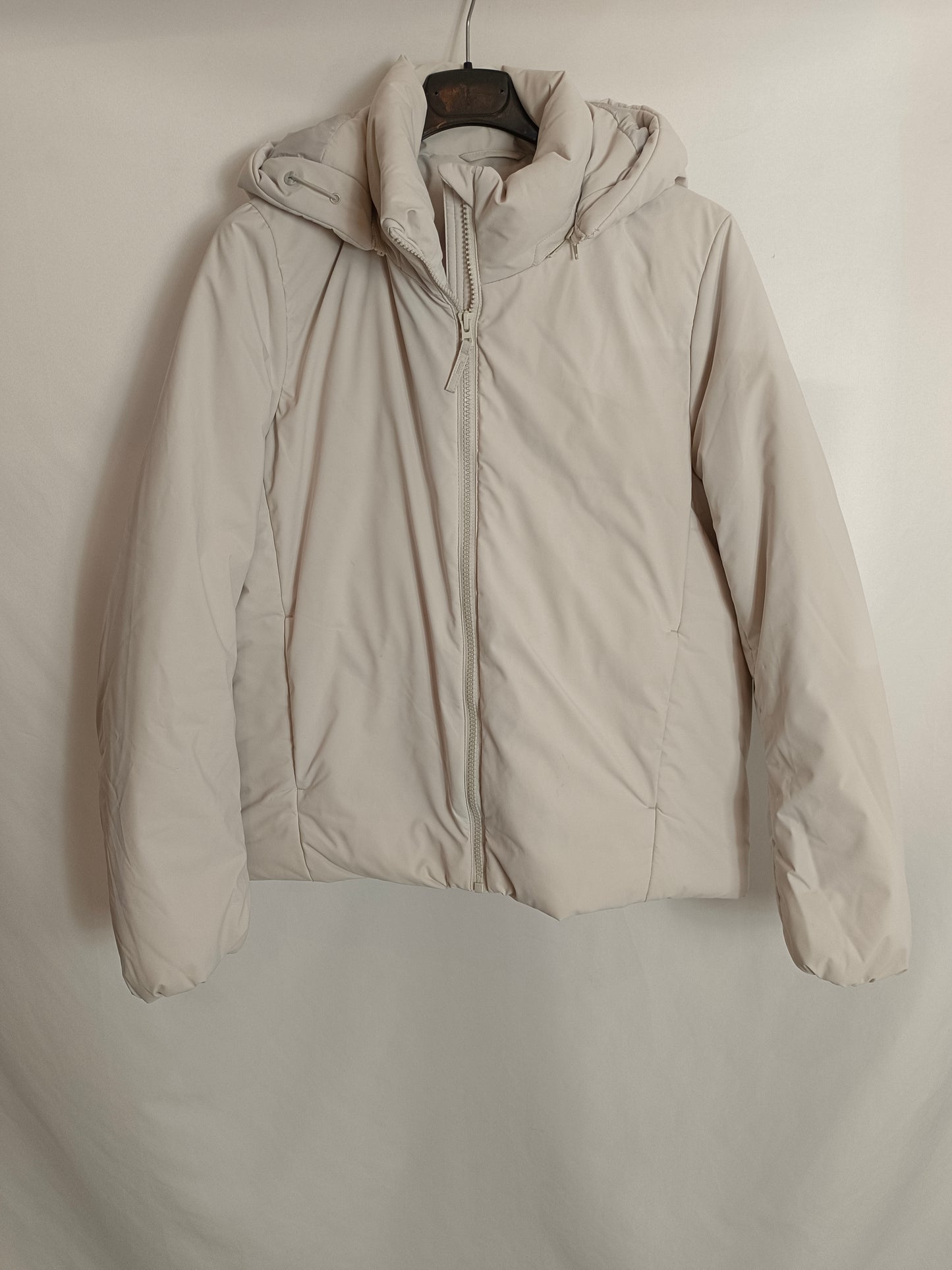 UNIQLO. Plumas beige capucha T.xs