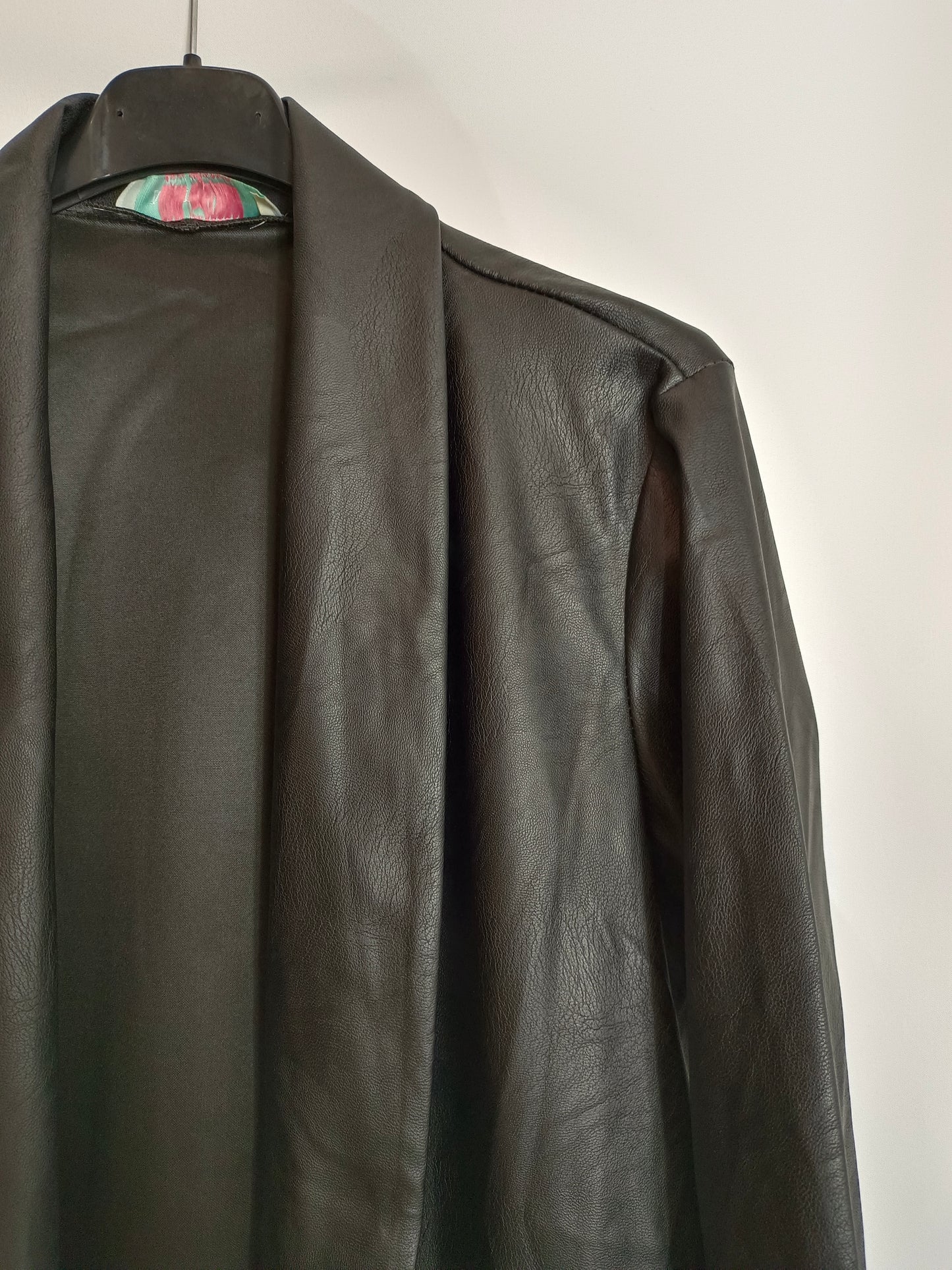 MIINTODAY. Blazer negra polipiel T.xs/s