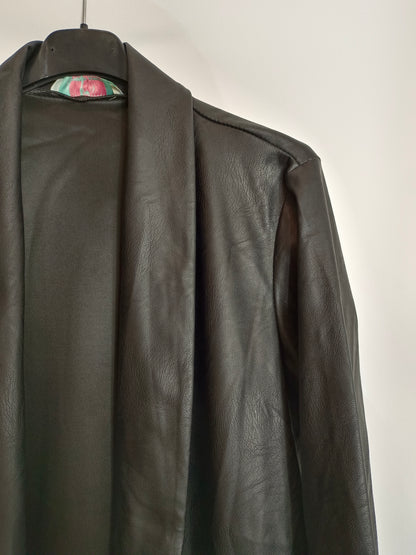 MIINTODAY. Blazer negra polipiel T.xs/s