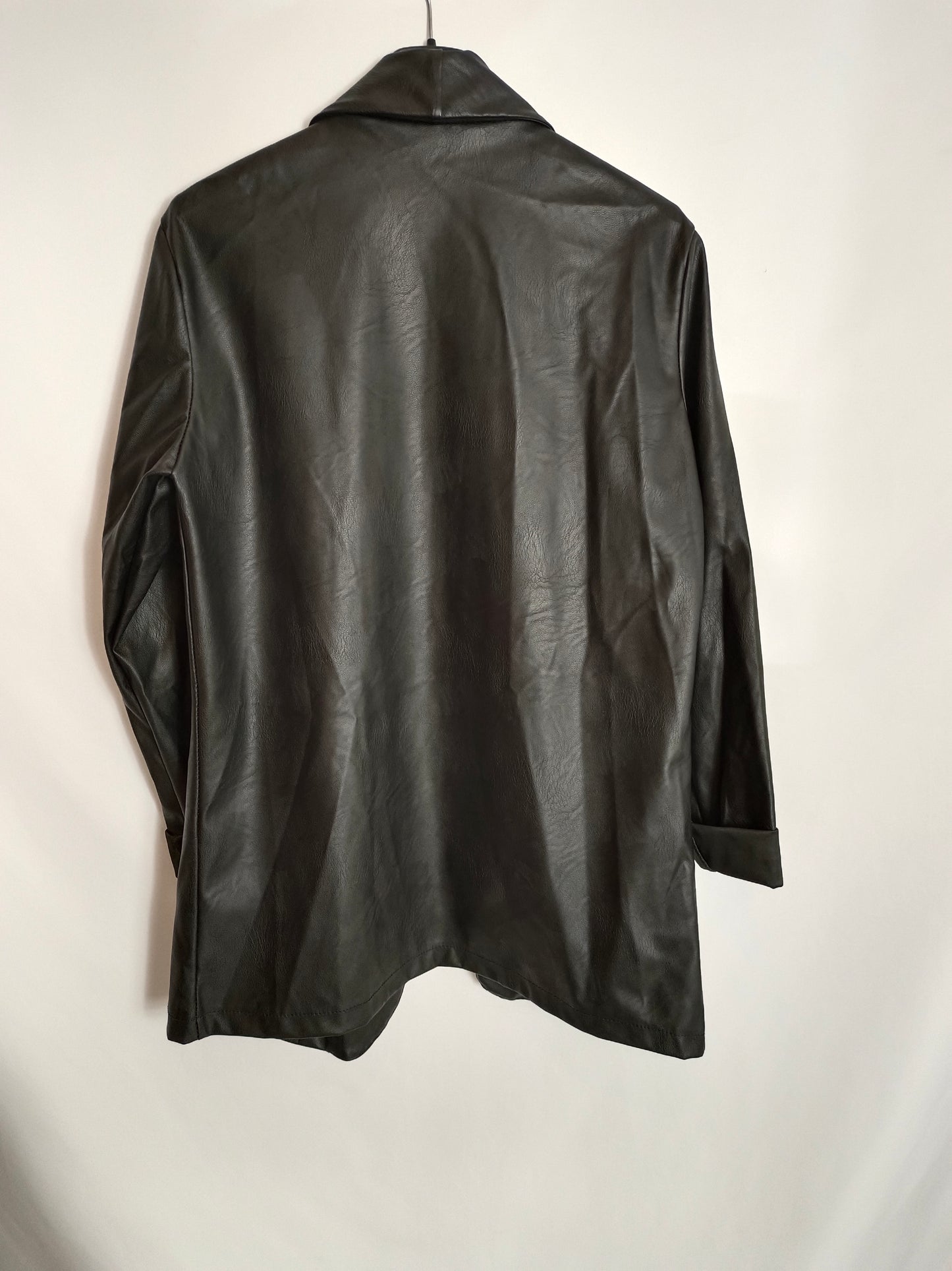 MIINTODAY. Blazer negra polipiel T.xs/s