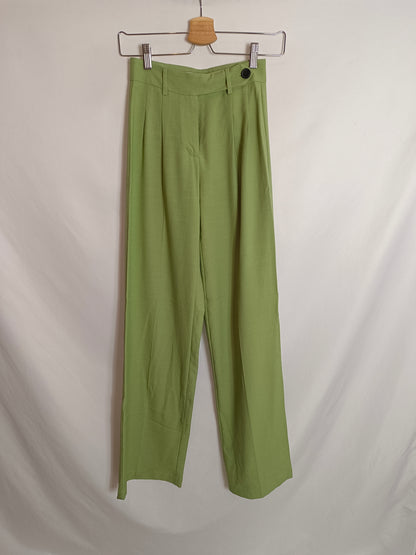 BERSHKA. Flowy green trousers T.xs