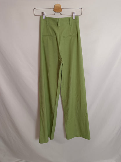 BERSHKA. Flowy green trousers T.xs