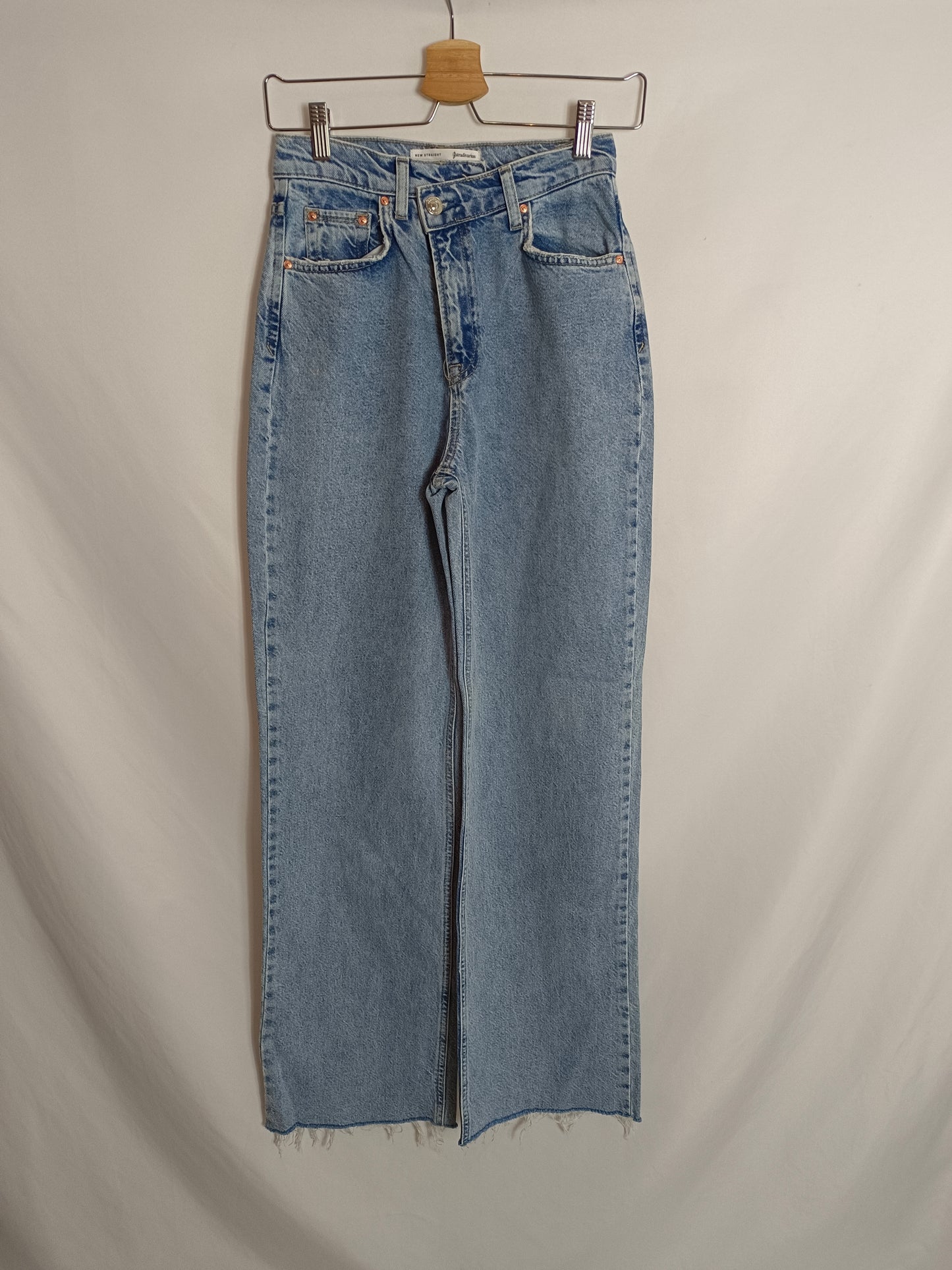 STRADIVARIUS. Pantalón denim ancho T.34