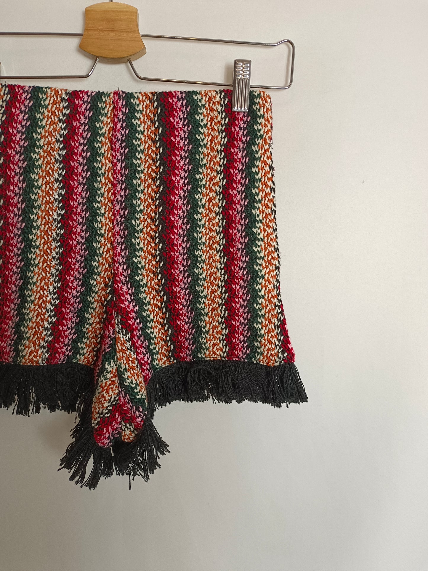 ZARA. Shorts croché flecos T.s