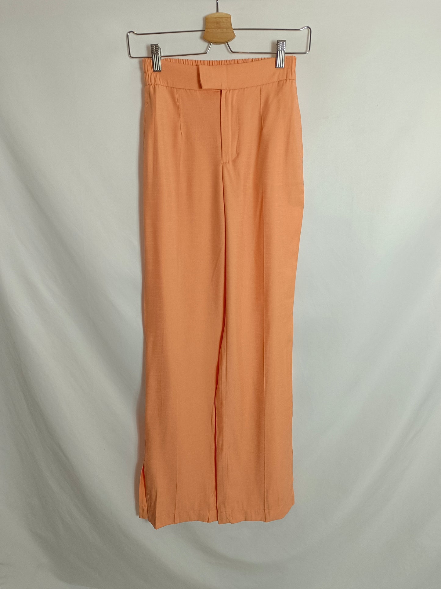 BERSHKA. pantalón naranja palo T.xs