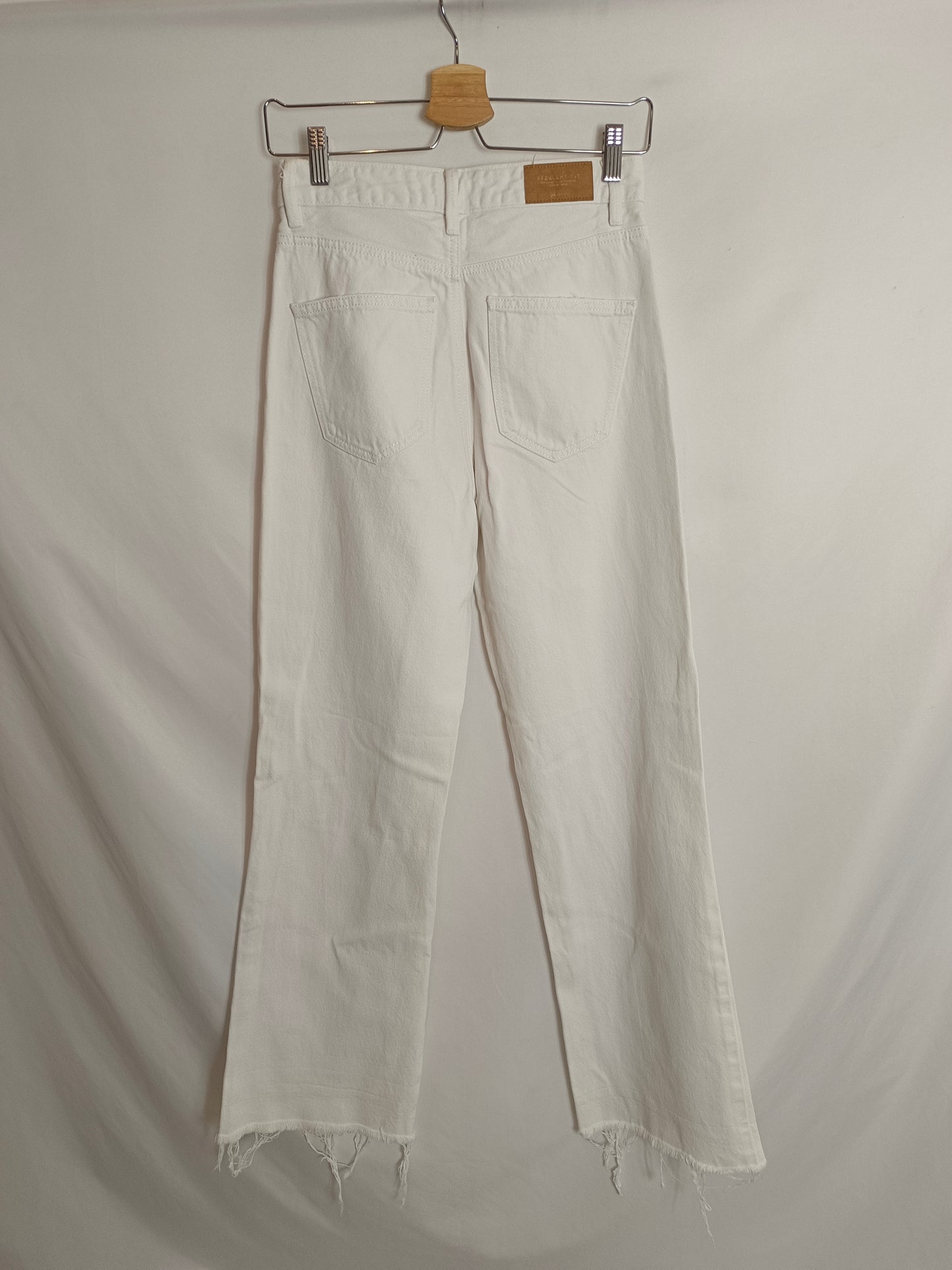 STRADIVARIUS. Wide-leg white trousers, size 34 (tare)