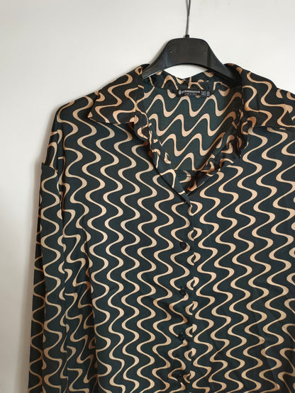 STRADIVARIUS. Blusa negra con rayas T.xs