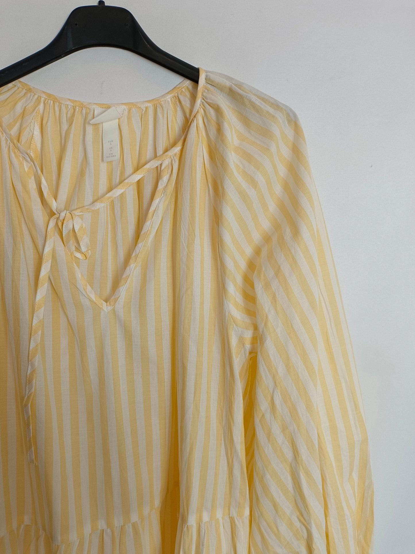 H&M. vestido amarillo y blanco rayas T.s