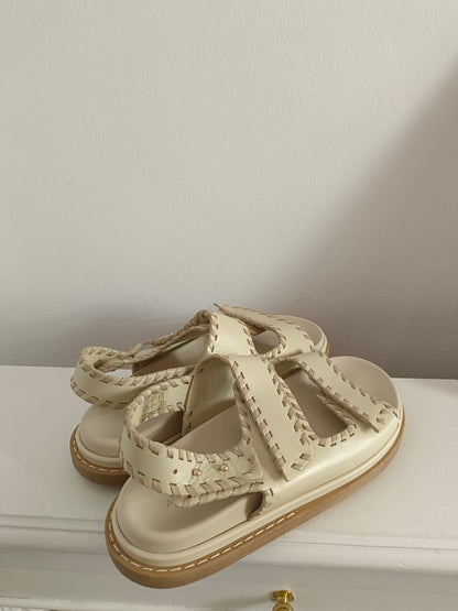 ALOHAS. Sandalias beige T.39