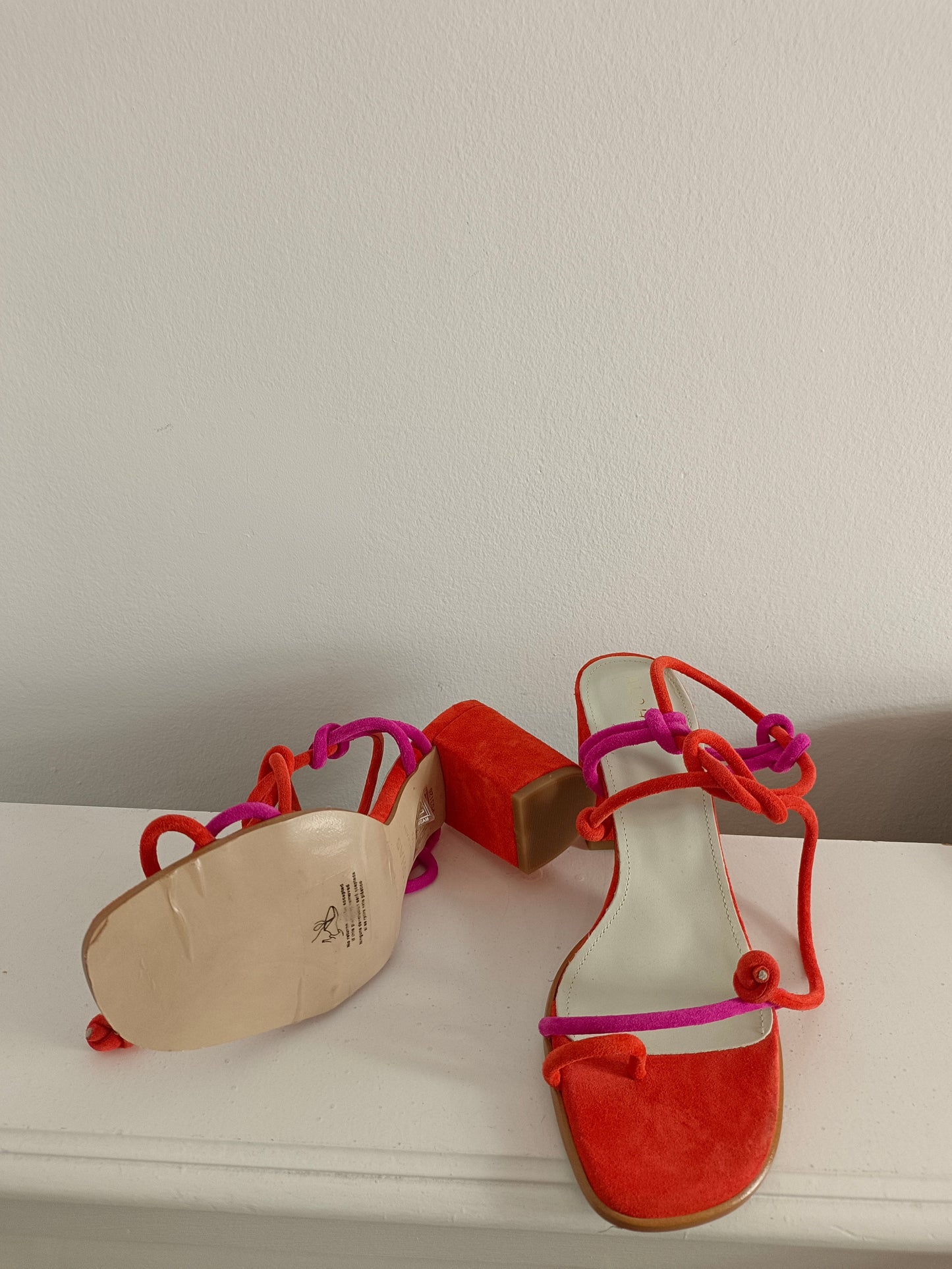 ALOHAS. Sandalias bicolor T.39