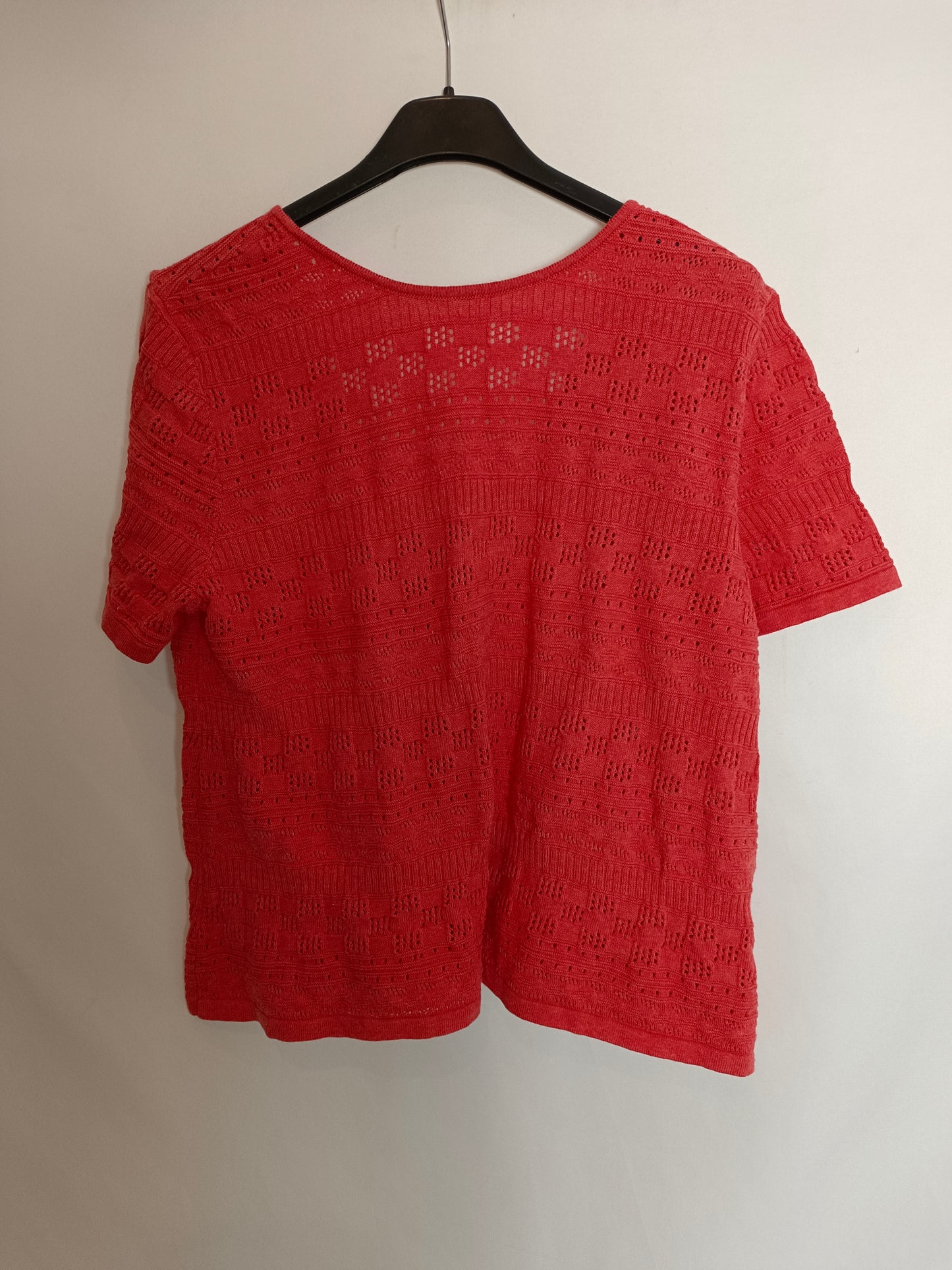 WENDY'S LITTLE HOUSE. Die-cut salmon-colored knit top, size 42