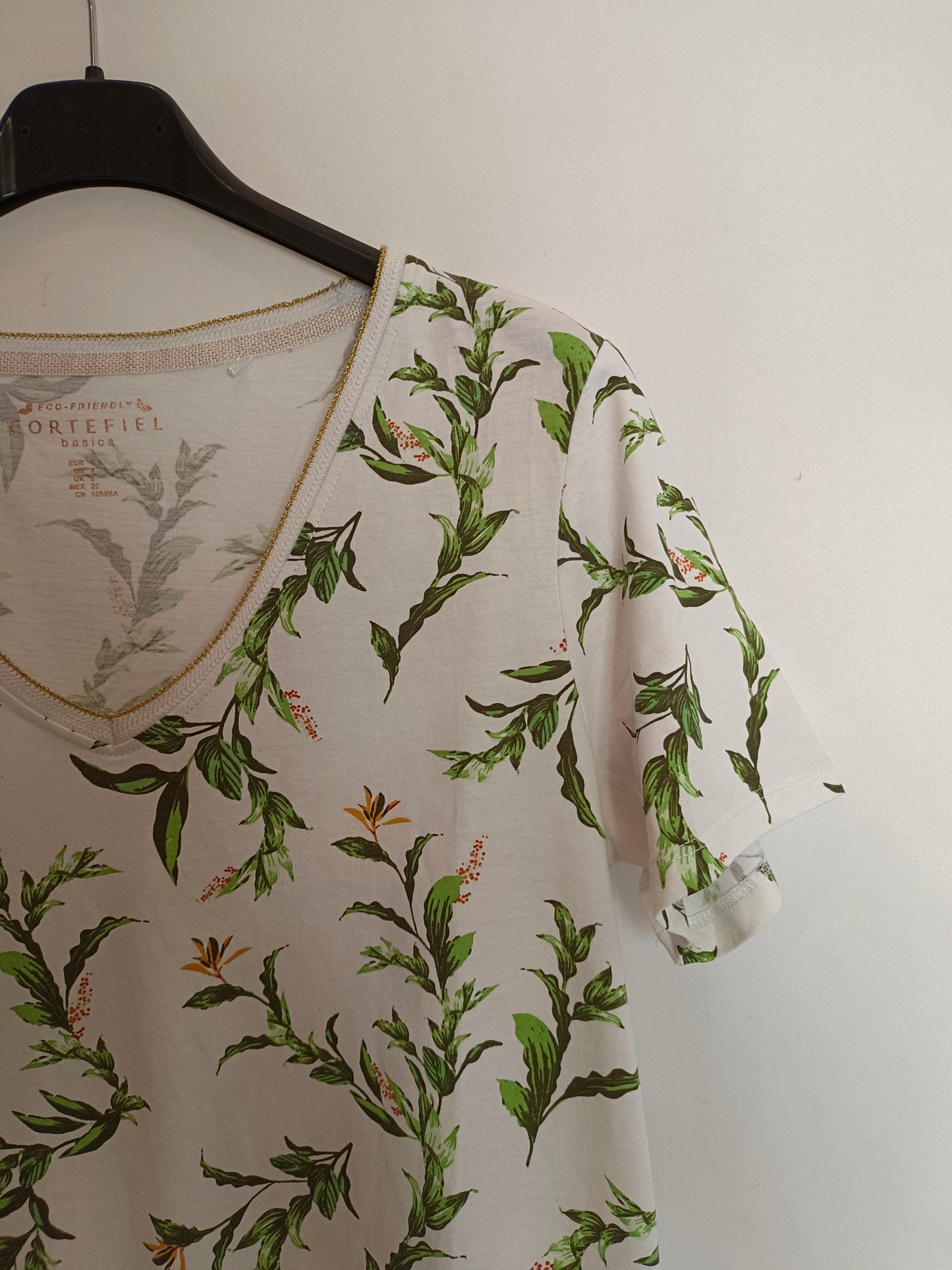 CORTEFIEL. Camiseta blanca ramas T.s