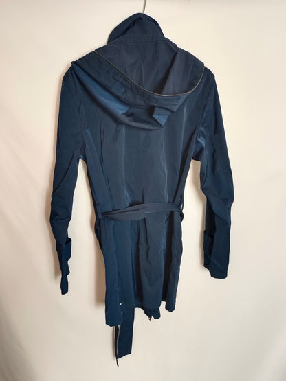 MASSIMO DUTTI. Parka azul impermeable T.m