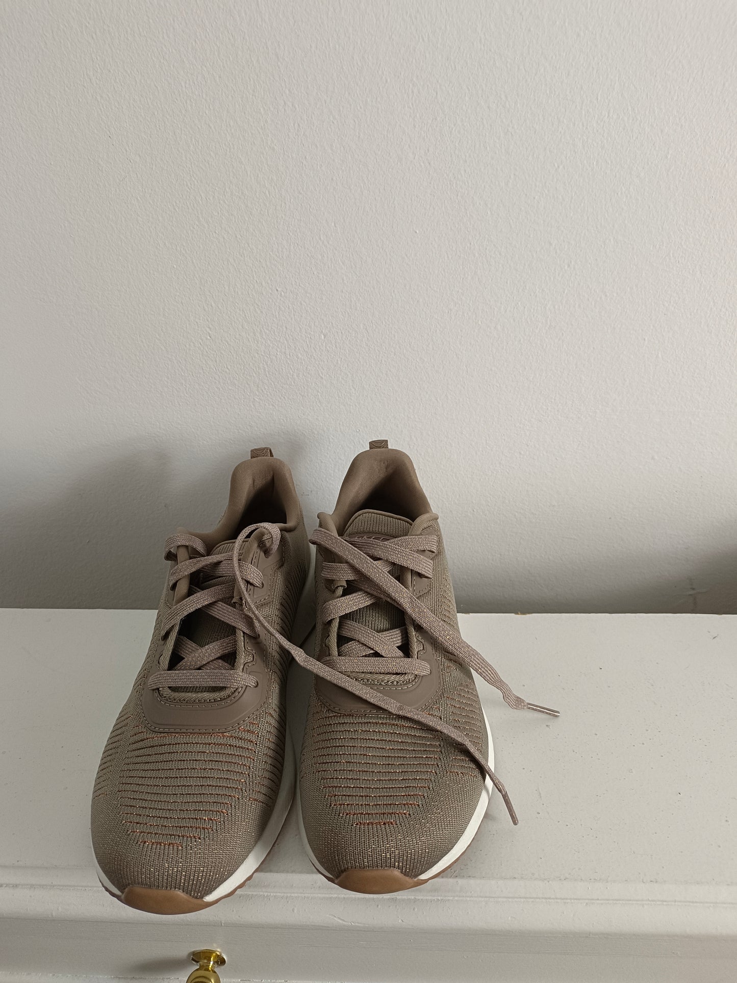 SKECHHER. Zapatillas beige hilos T.38