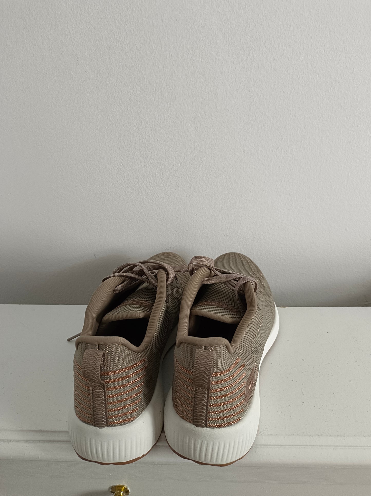 SKECHHER. Zapatillas beige hilos T.38