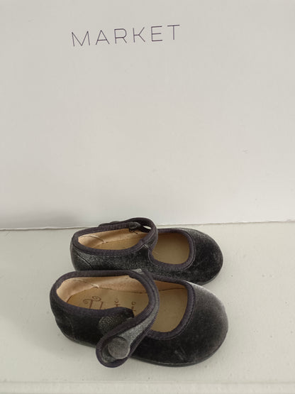 LOKOLATE. Merceditas terciopelo gris T.19