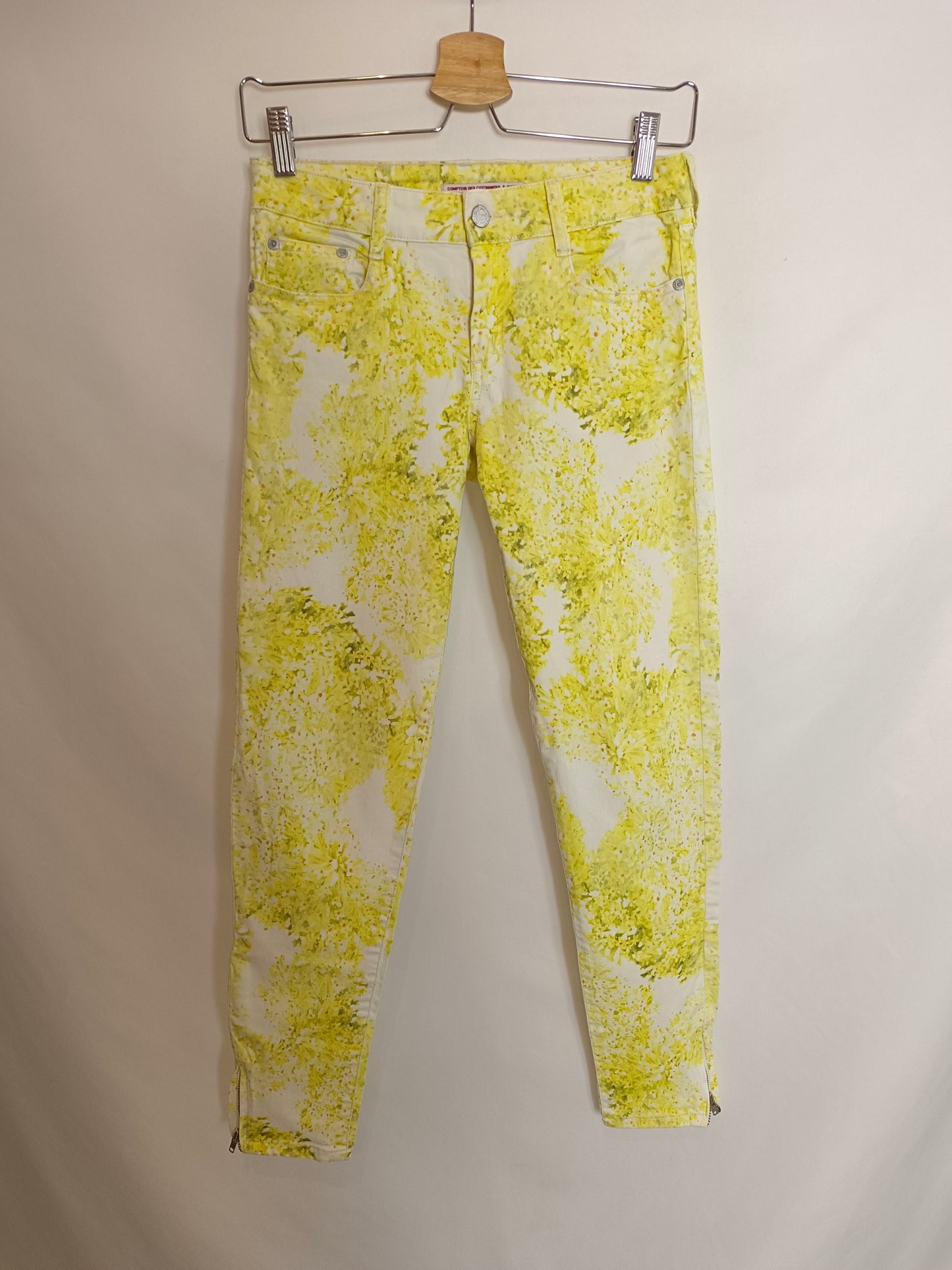 COMPTOIR DES COTONNIERS. Yellow printed pants T.36