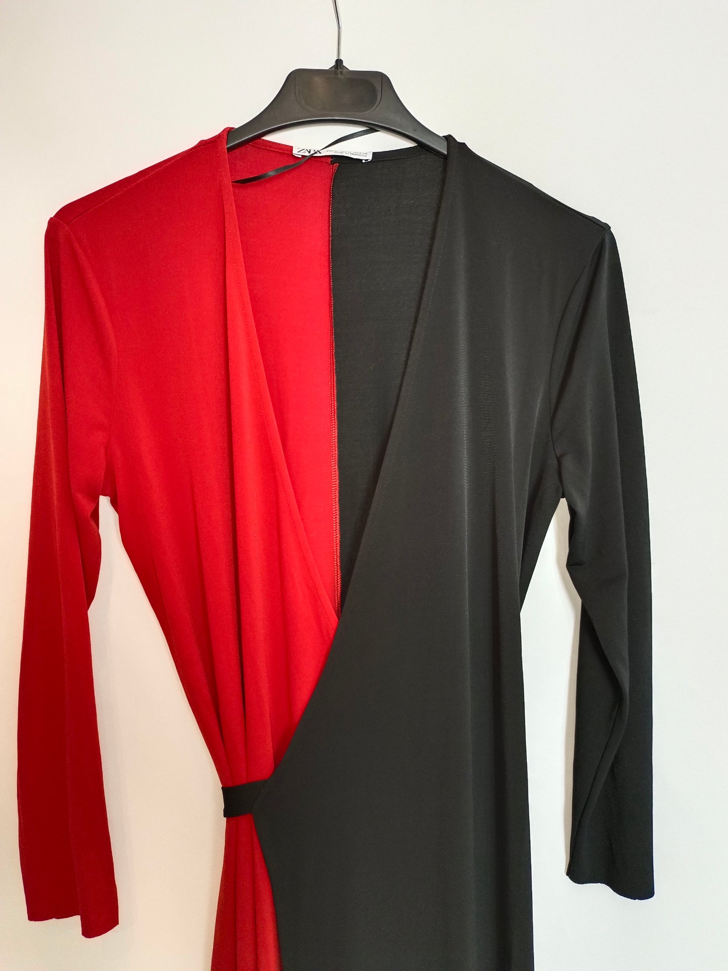 ZARA. Vestido midi bicolor T.m