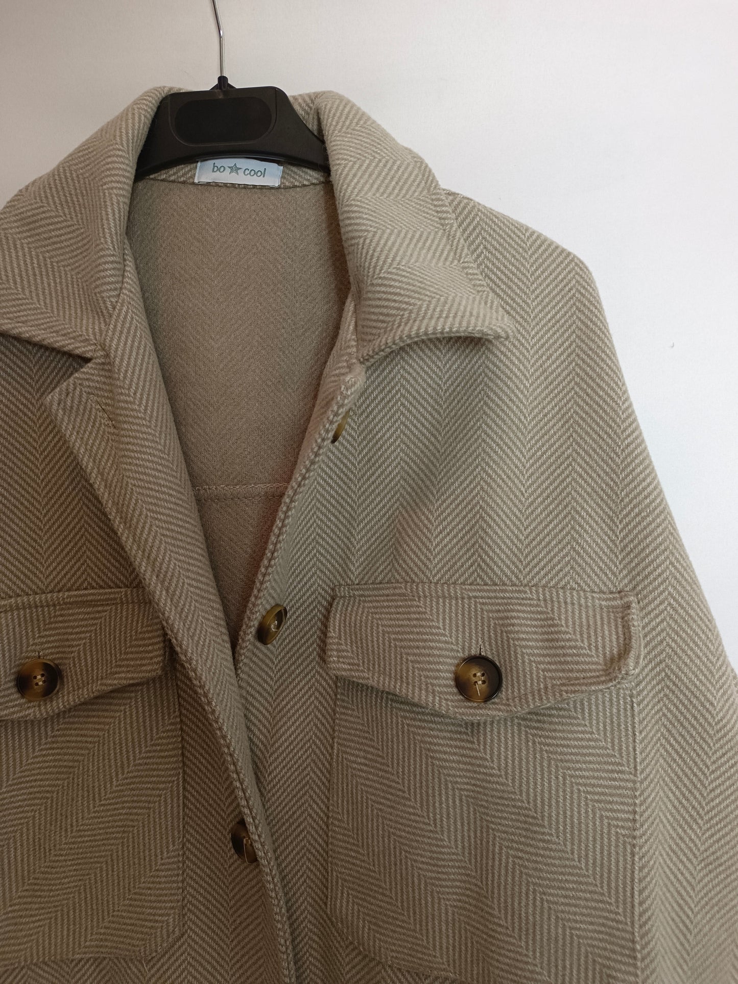 BO COOL. Chaqueta espiga beige T.m