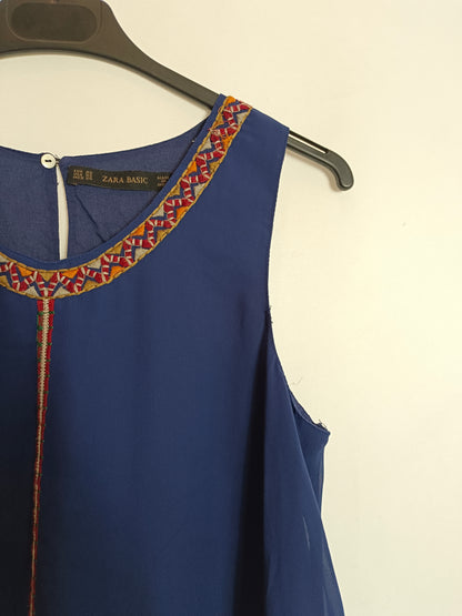 ZARA. Blue embroidered top T.xs