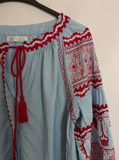ZARA. Blue embroidered blouse T.xs