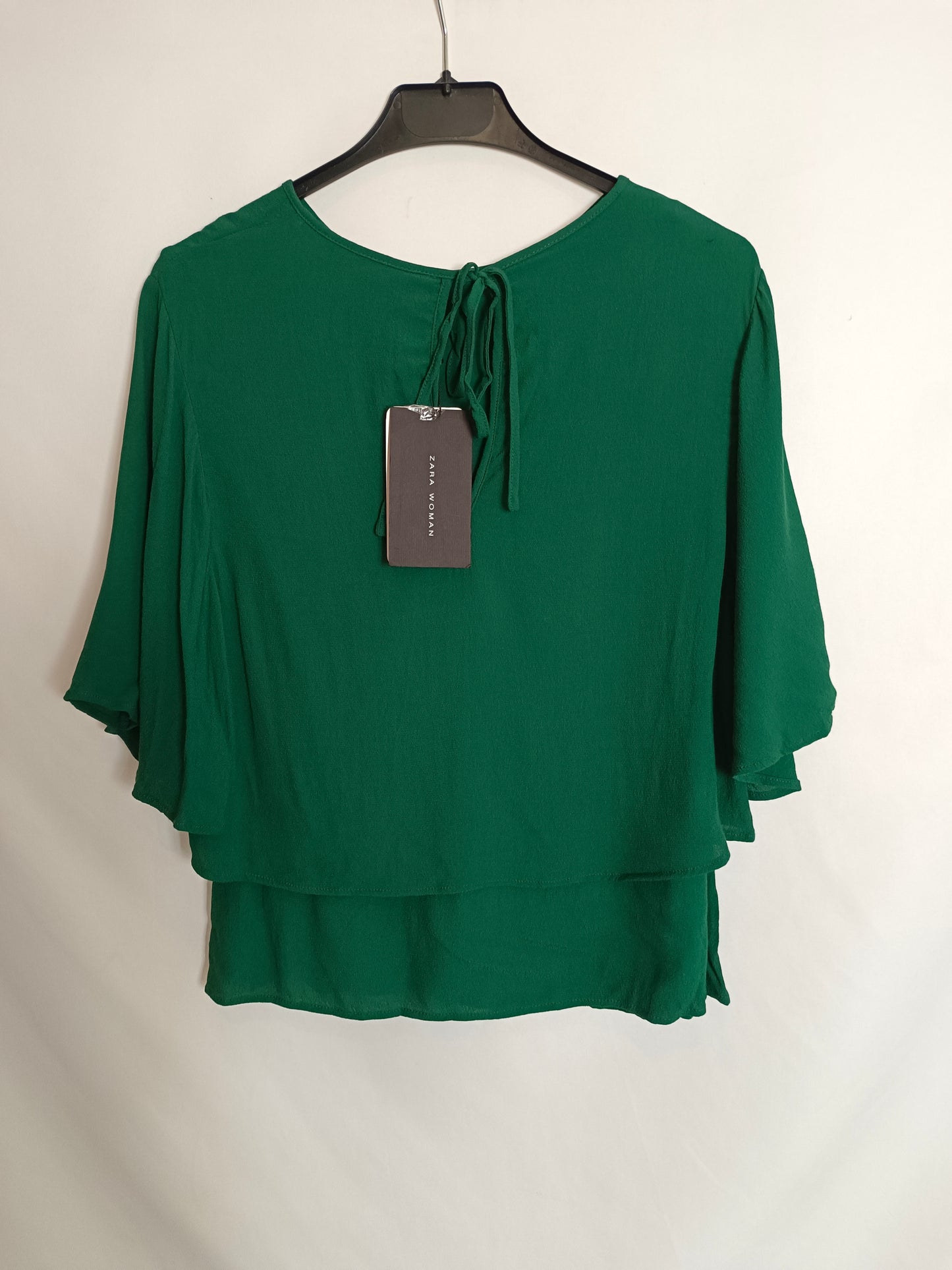 ZARA. Blusa verde volante T.s