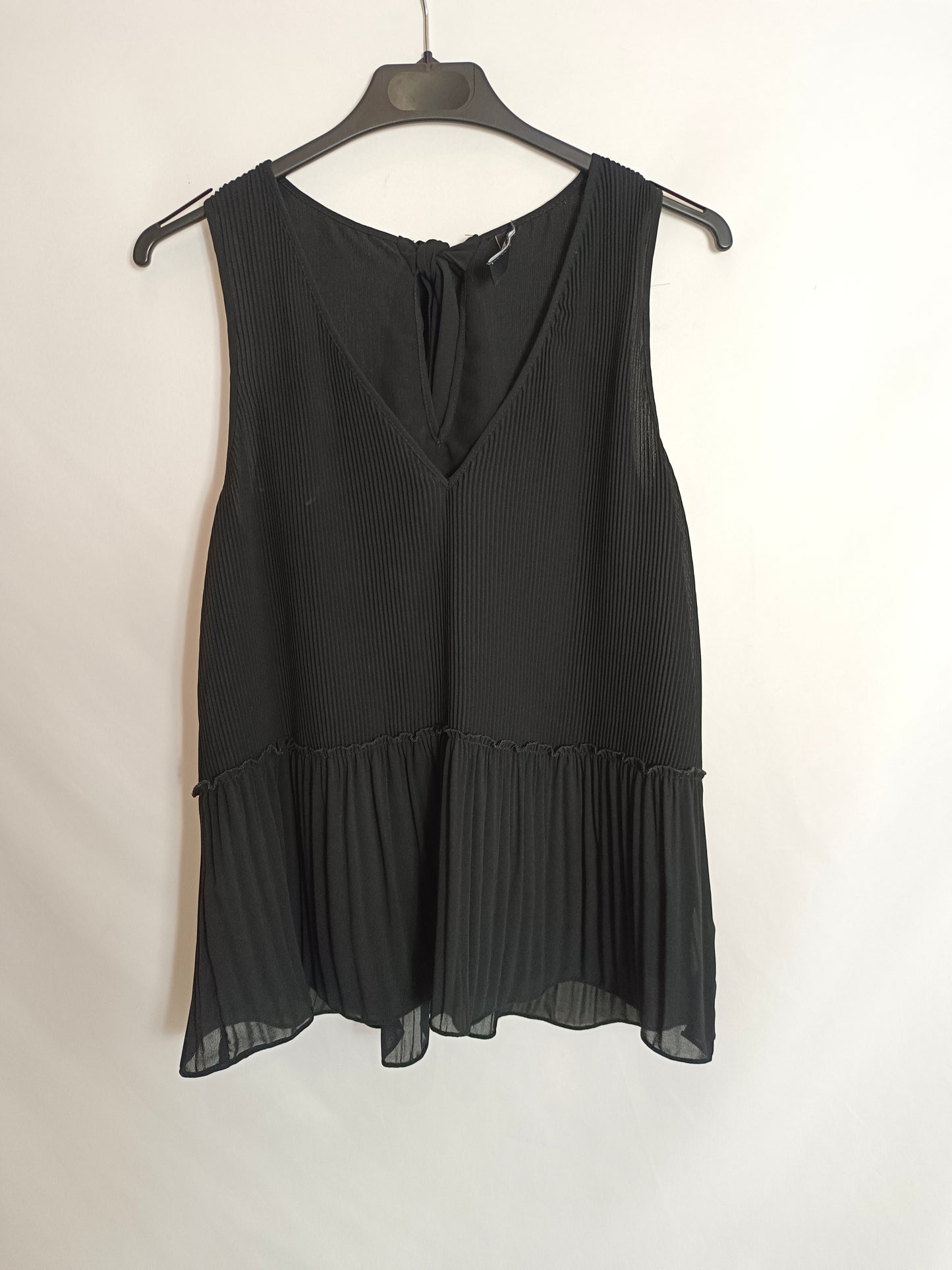 ZARA. Black pleated Ts top