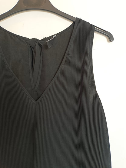 ZARA. Black pleated Ts top