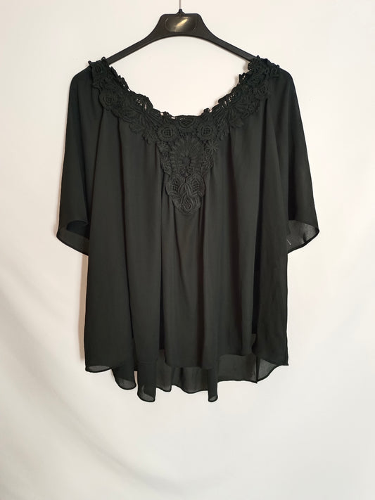 ZARA. Flowy black lace blouse Ts