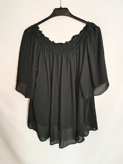 ZARA. Blusa negra fluida encaje T.s