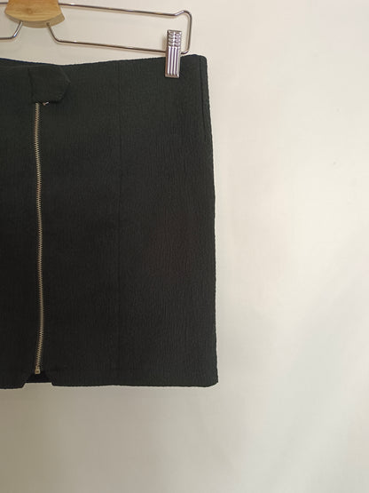 SPRINGFIELD. Black zip-up skirt, size 40