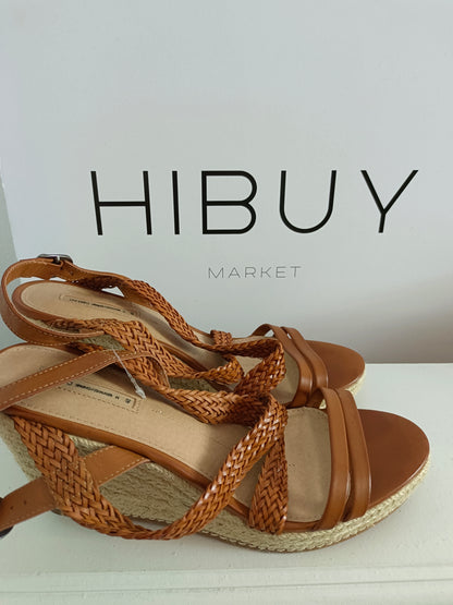 OYSHO. Cuñas trenzadas camel T.40