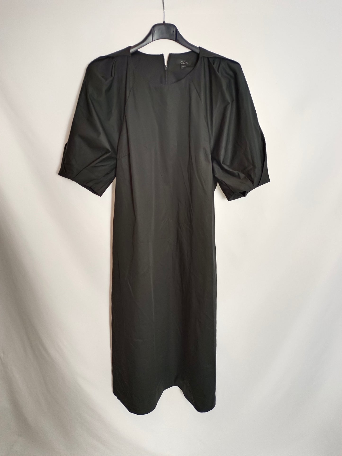 COS. Vestido negro midi T.44
