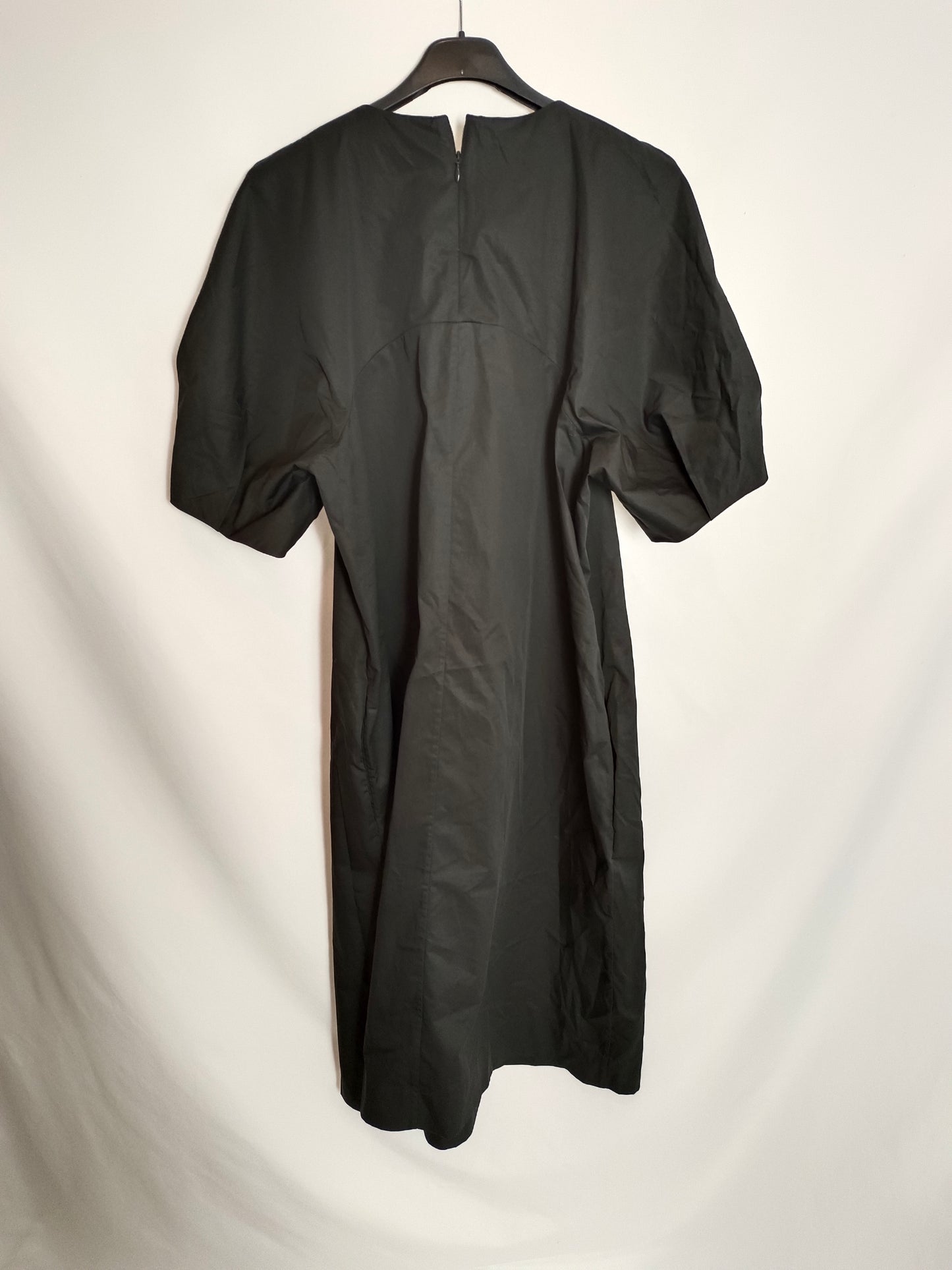 COS. Vestido negro midi T.44