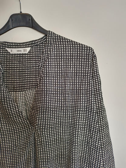 MANGO. Blusa cuadros negro y blanca T.xl