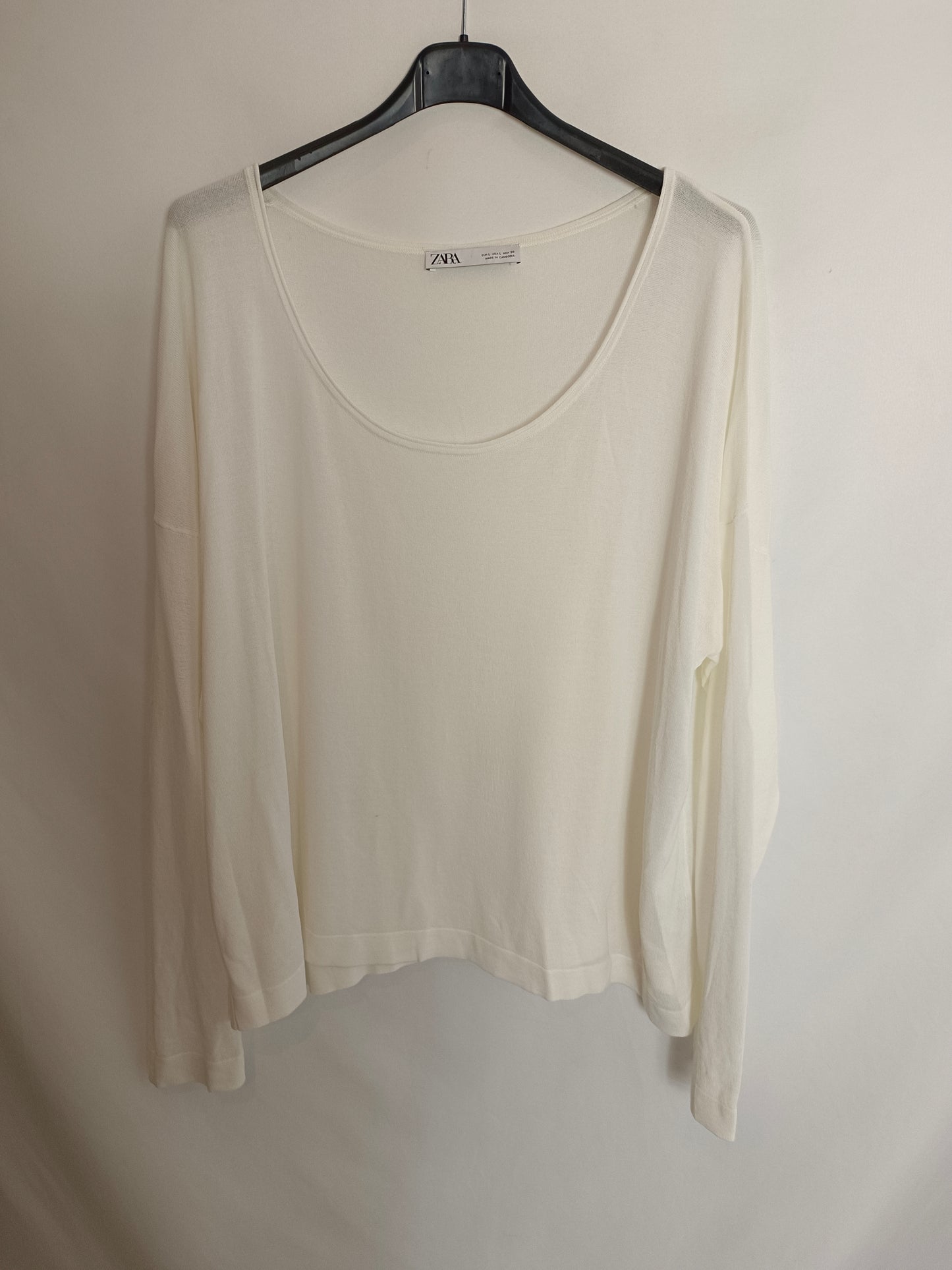ZARA. Thin white sweater Tl