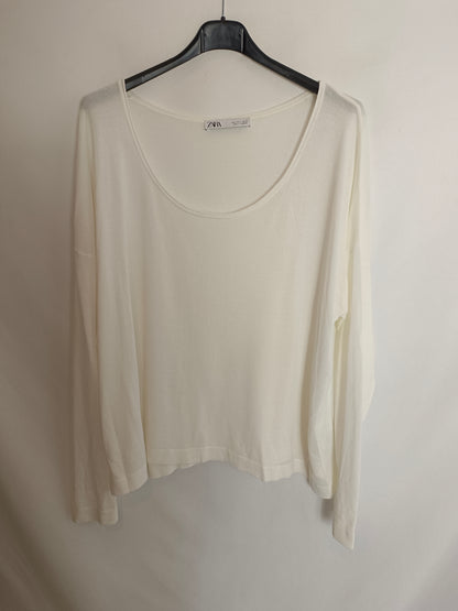 ZARA. Thin white sweater Tl