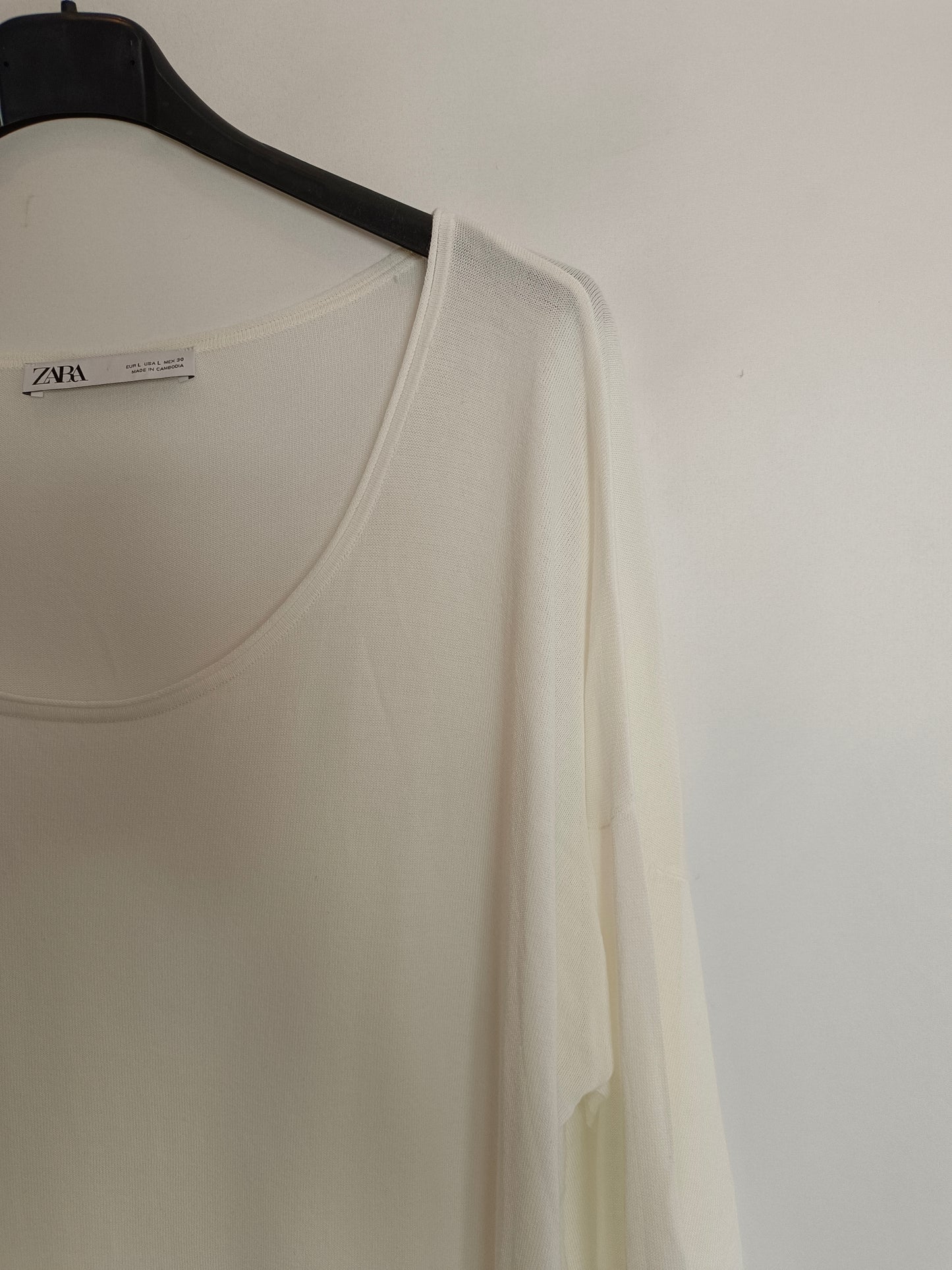 ZARA. Thin white sweater Tl