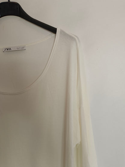 ZARA. Thin white sweater Tl