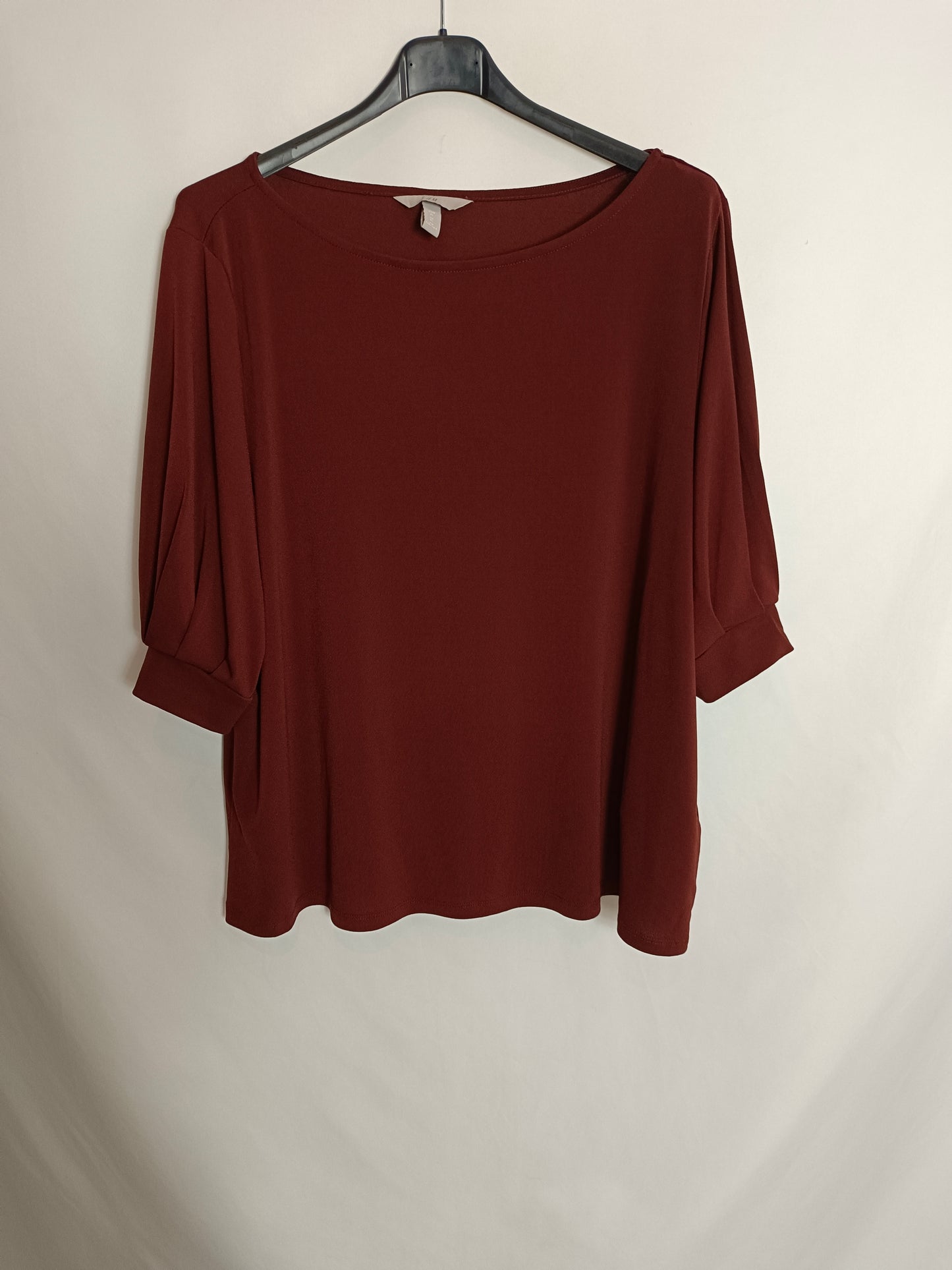 H&M. camiseta marrón elástica T.xl