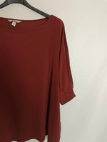 H&M. camiseta marrón elástica T.xl