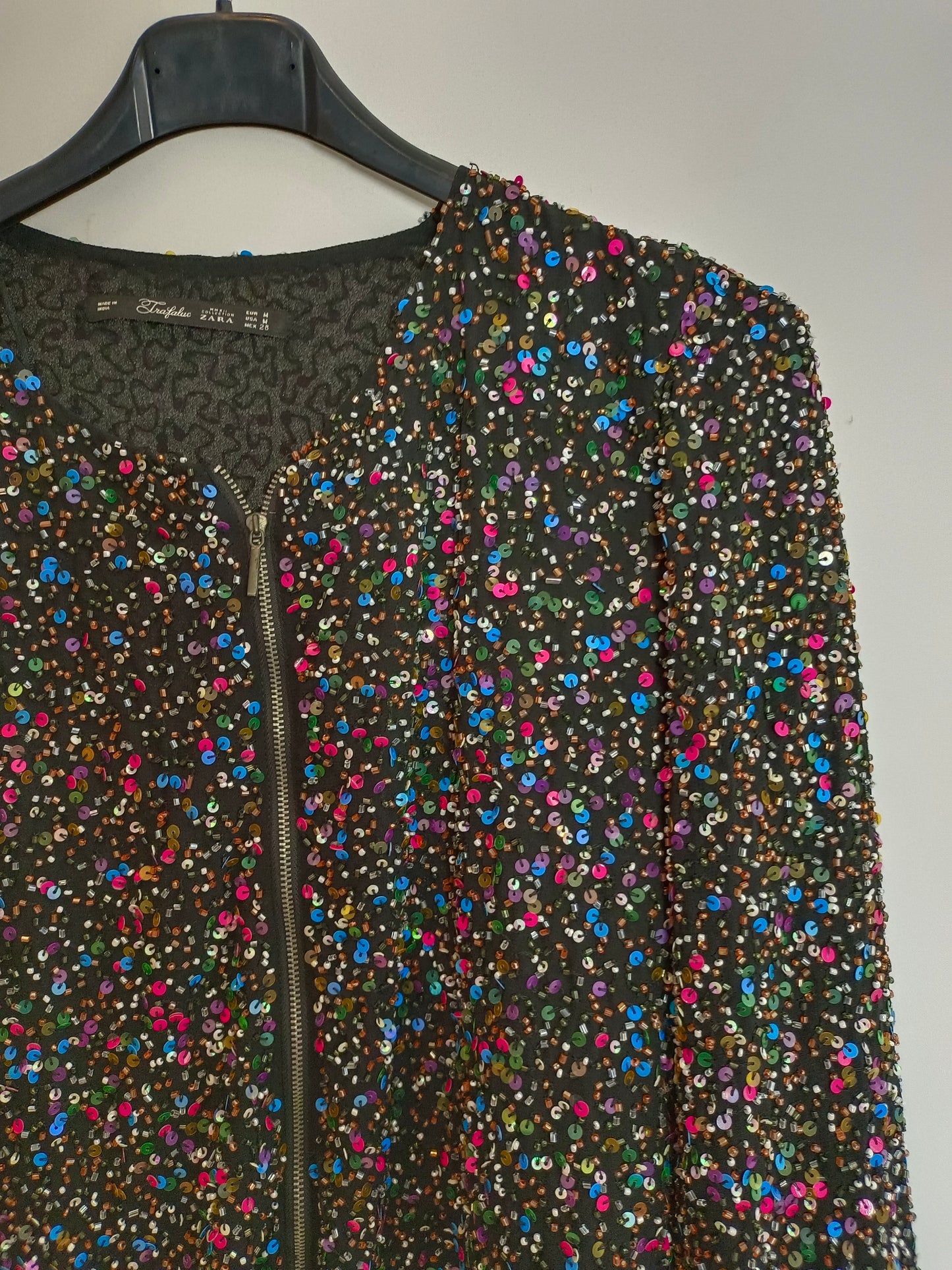 ZARA. Chaqueta negra lentejuela T.m
