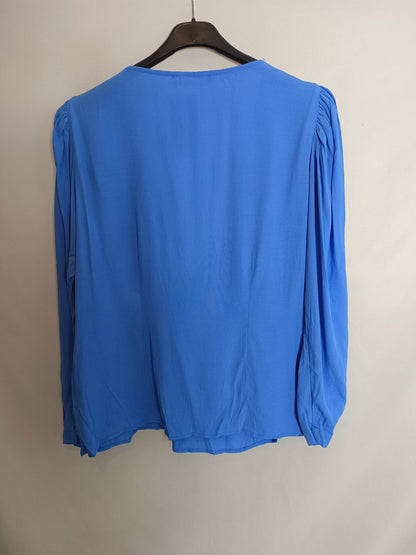 MANGO. Blusa azul cruzada T.xl