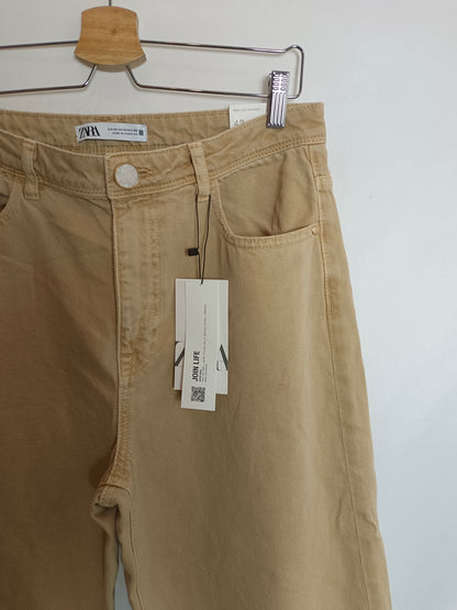ZARA. Cropped beige trousers, size 42
