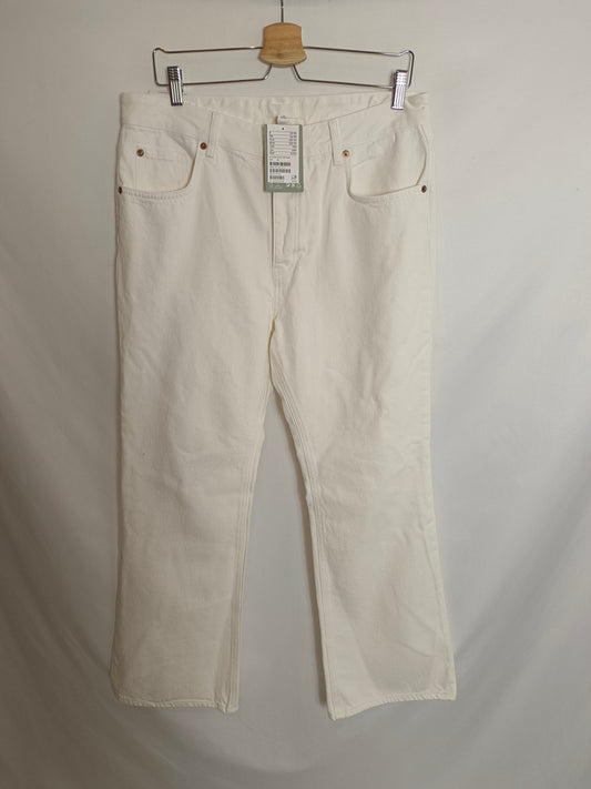 H&M. Pantalón denim blanco T.44